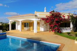 Schöne Villa mit beheizten Pool nahe Portimao und Strand Schöne Villa mit beheizten Pool nahe Portimao und Strand